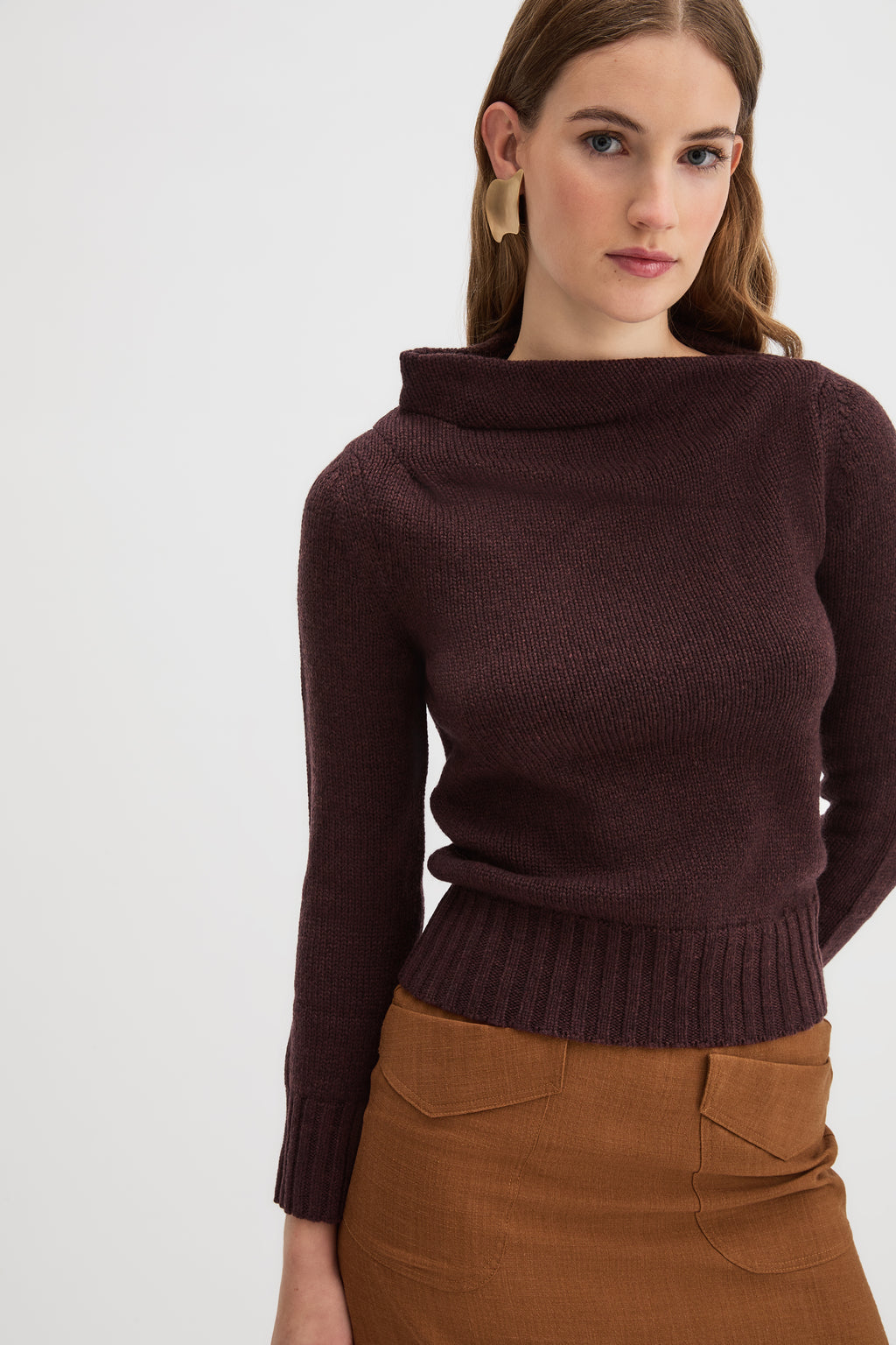 Claude Knit cashmere sweater in soft brown, cropped fit, front view