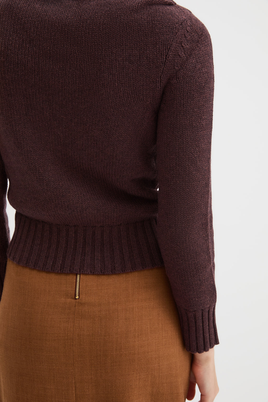 Claude Knit cashmere sweater in soft brown, close-up view